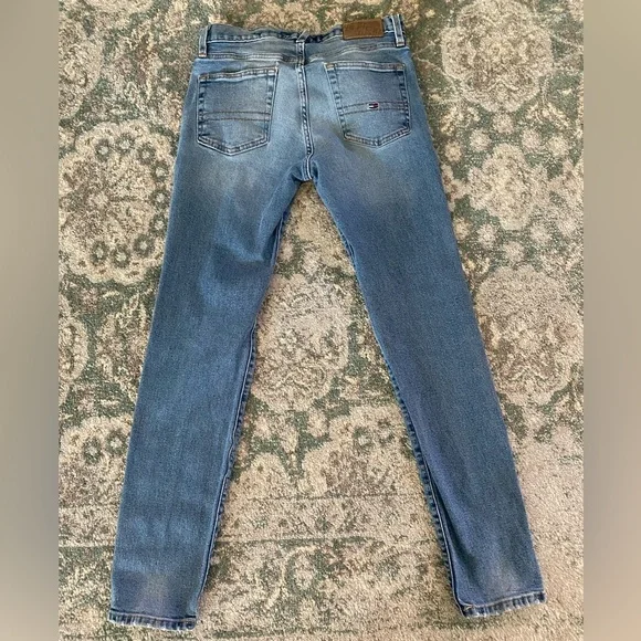 Tommy Hilfiger Jeans - Picture 2 of 9